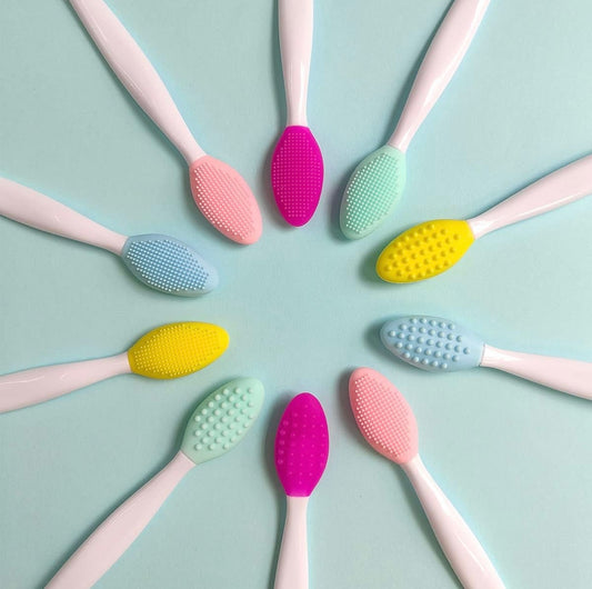 Exfoliating lip scrub brush